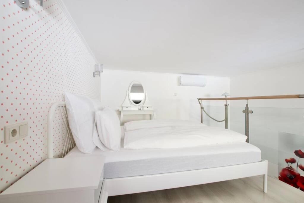 Standard Apartment By Hi5- Rose Street'S Home Boedapest Buitenkant foto